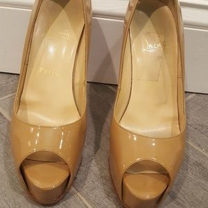 'Prive' Open Toe Pump

CHRISTIAN LOUBOUTIN